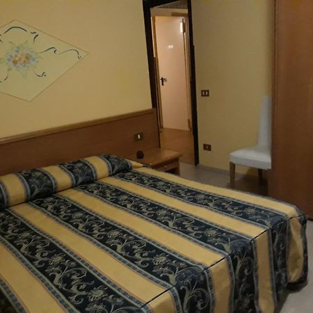 Hotel Casa Rossa Montecatini Terme Bagian luar foto