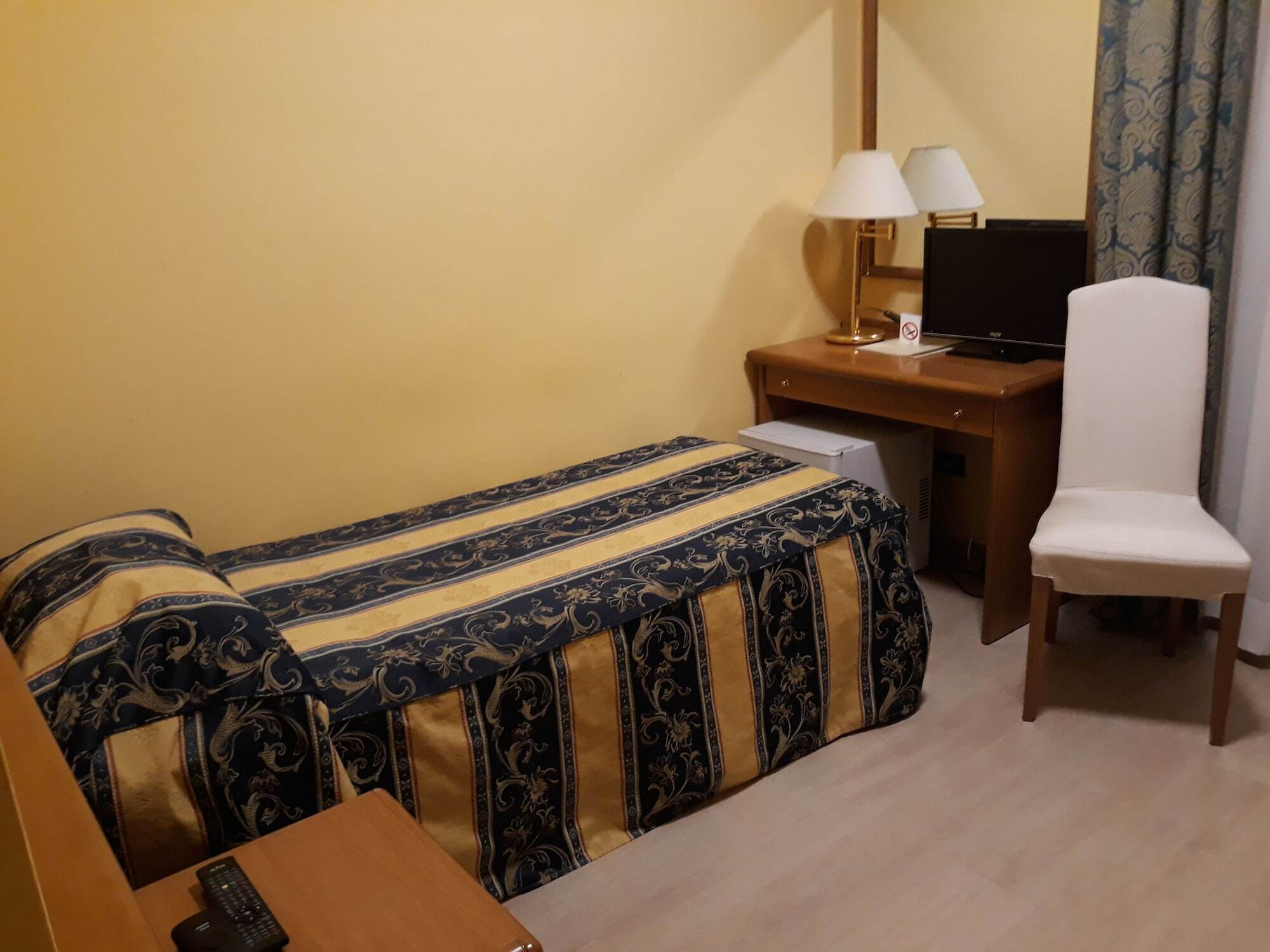 Hotel Casa Rossa Montecatini Terme Bagian luar foto