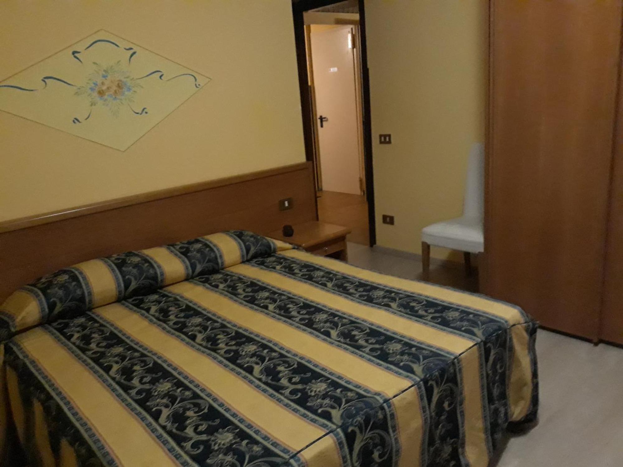 Hotel Casa Rossa Montecatini Terme Bagian luar foto