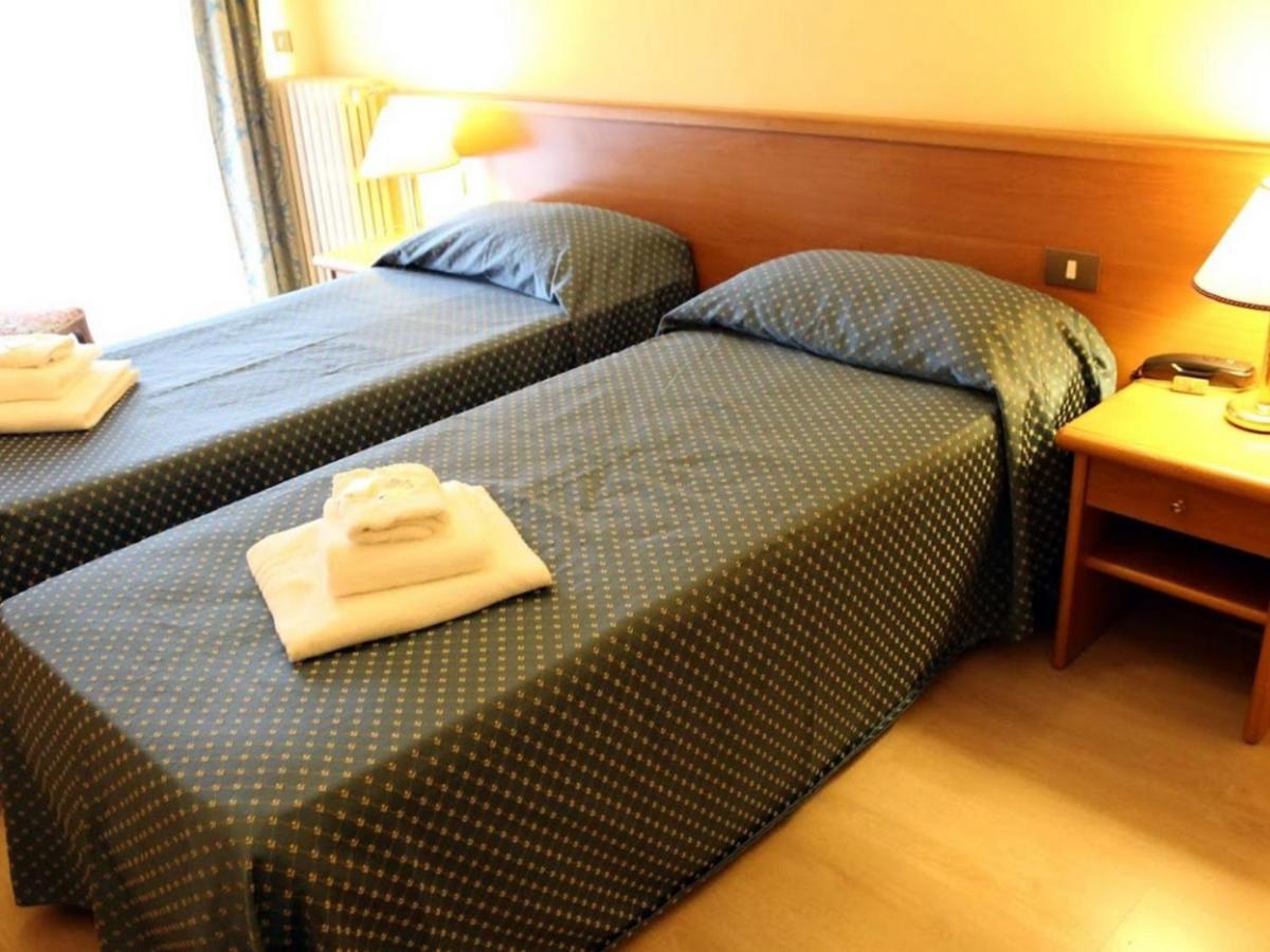 Hotel Casa Rossa Montecatini Terme Bagian luar foto