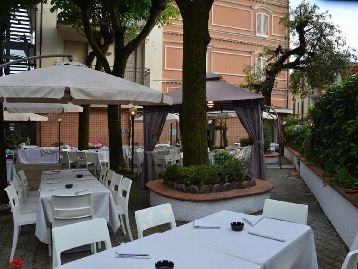 Hotel Casa Rossa Montecatini Terme Bagian luar foto