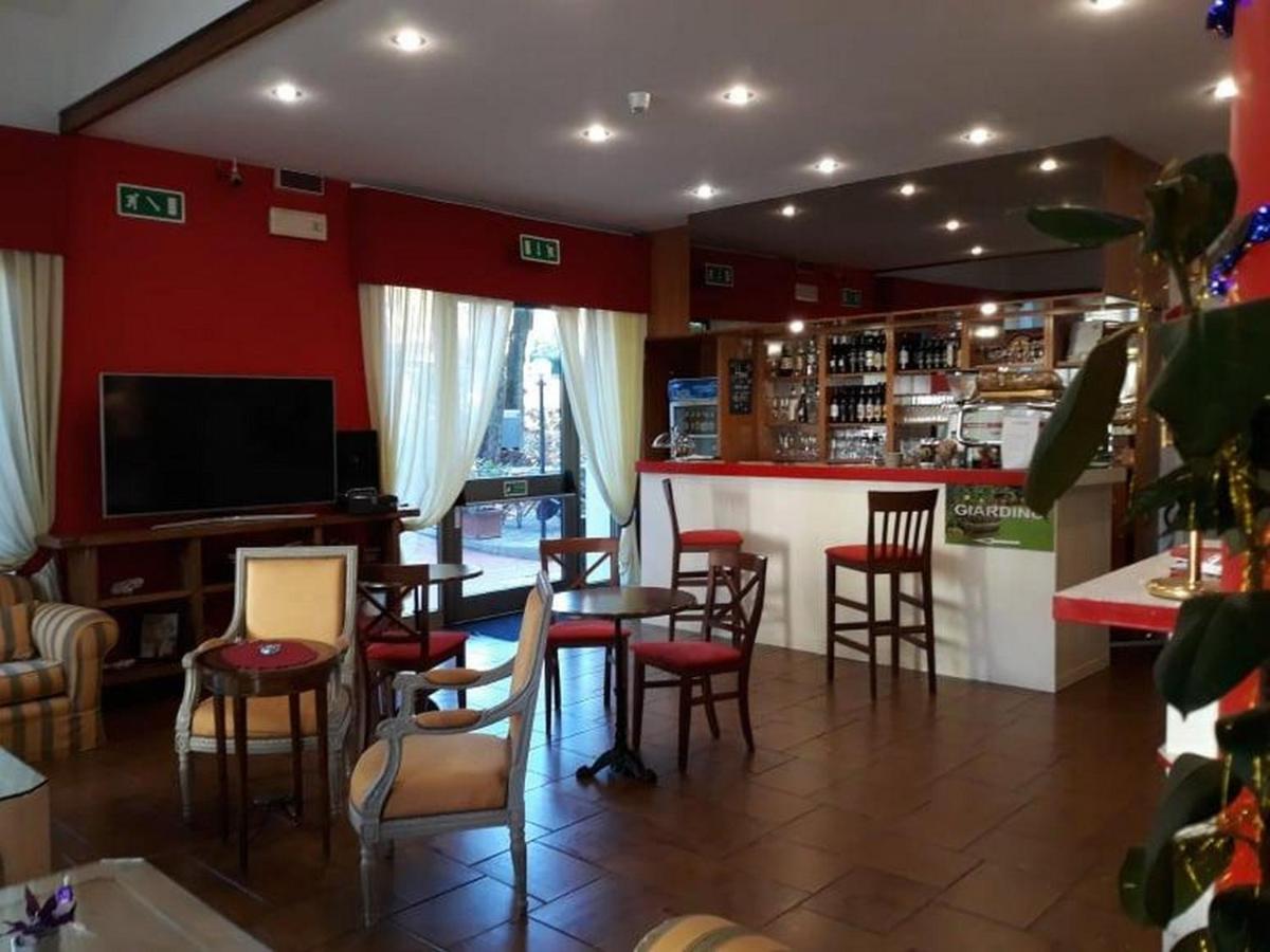 Hotel Casa Rossa Montecatini Terme Bagian luar foto
