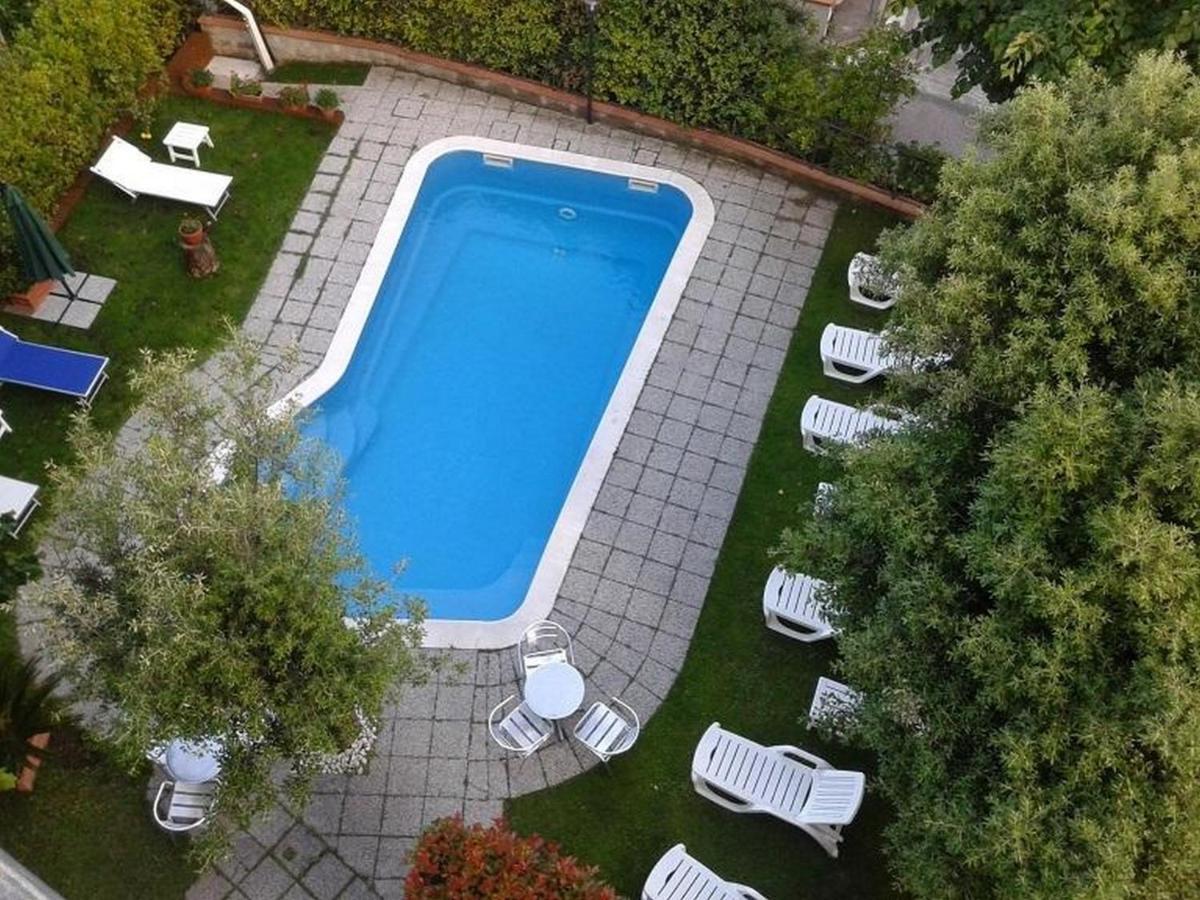 Hotel Casa Rossa Montecatini Terme Bagian luar foto
