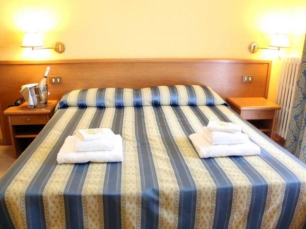 Hotel Casa Rossa Montecatini Terme Bagian luar foto