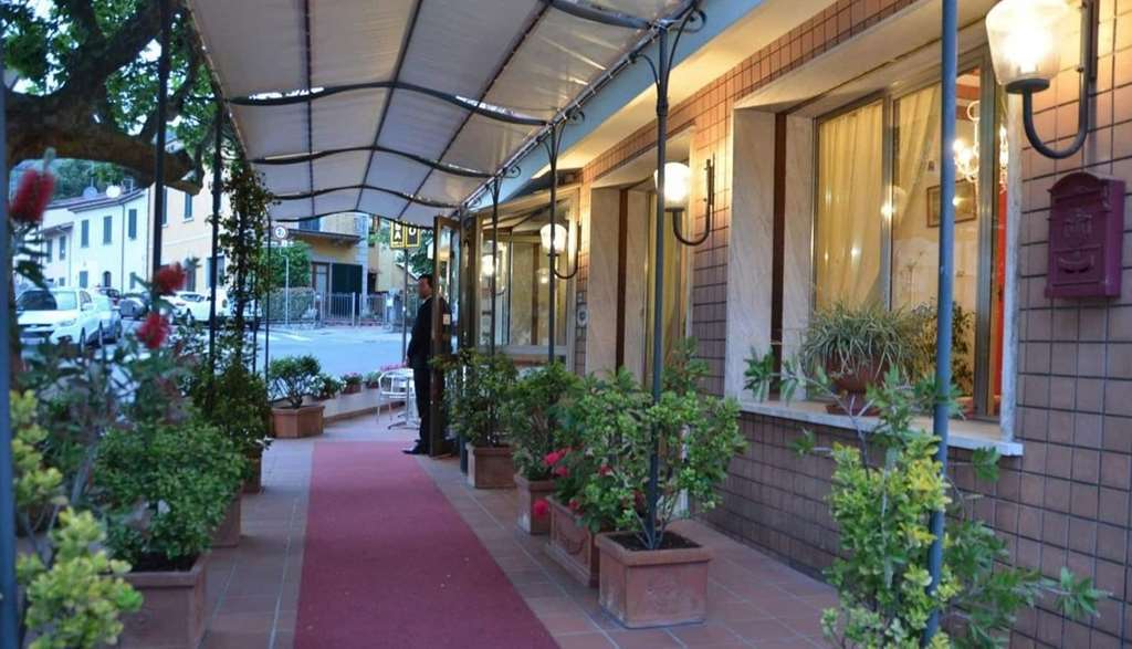 Hotel Casa Rossa Montecatini Terme Bagian luar foto